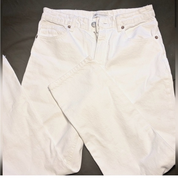 Zara white denim straight leg jeans - excellent cond- high rise. Capsule classic - Picture 5 of 5